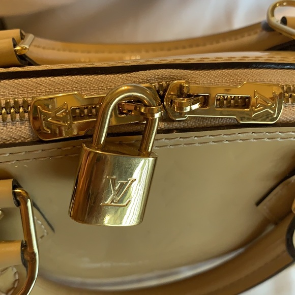 Authentic Louis Vuitton Patent Alma MM Beige With Gold Hardware! - Picture 8 of 8